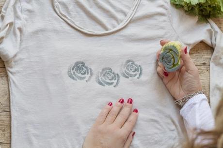 DIY Estampar rosas de apio en una camiseta / DIY celery stamped roses t shirt DIY Estampar rosas de apio en una camiseta / DIY celery stamped roses t shirt