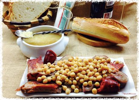 Cocido de garbanzos con sopa de fideos y sacramentos Cocido de garbanzos con sopa de fideos y sacramentos