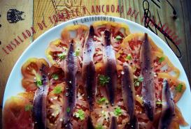 Ensalada de tomate y anchoas del cantábrico