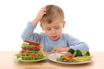 10 errores que cometen los padres al alimentar a los niños