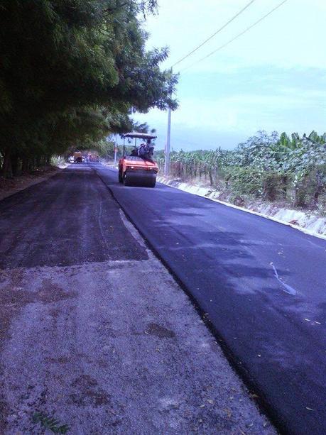 Asfaltan pedazo malo Curva El Estero-Villa Jaragua.