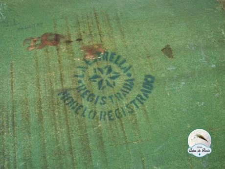 De costureros, cestas, cajas y latas.