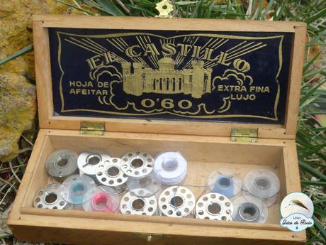 De costureros, cestas, cajas y latas.