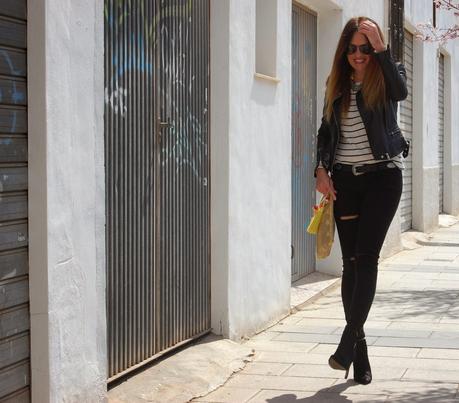 uNA DE nEGRO y bLANCO , cON tOQUES fLÚOR #nOUNIFORMES