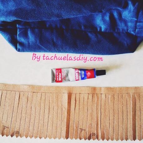 Recicla y renueva un bolso viejo con flecos y retales de polipiel DIY Recicla y renueva un bolso viejo con flecos y retales de polipiel DIY