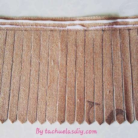 Recicla y renueva un bolso viejo con flecos y retales de polipiel DIY Recicla y renueva un bolso viejo con flecos y retales de polipiel DIY