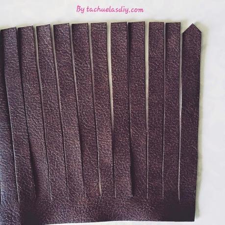 Recicla y renueva un bolso viejo con flecos y retales de polipiel DIY Recicla y renueva un bolso viejo con flecos y retales de polipiel DIY