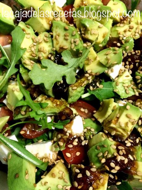 Ensalada de Rúcula y Smoothie Antioxidante