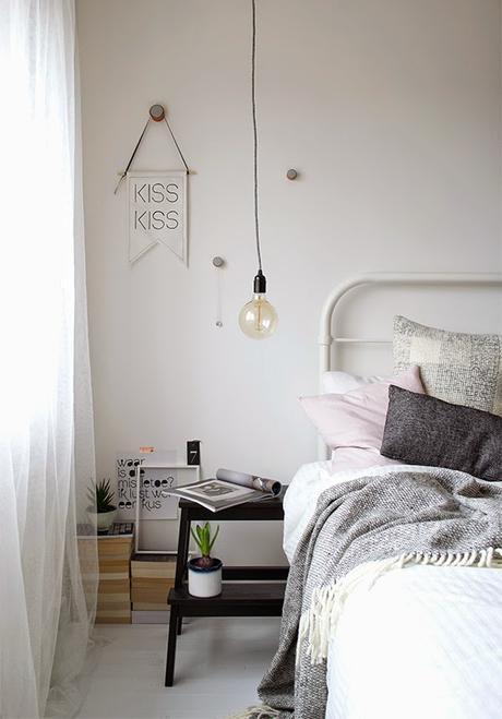 Decora con estilo LOW COST: taburete a modo de mesilla de noche