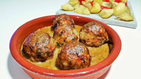 Albóndigas de arroz con salsa de verduras