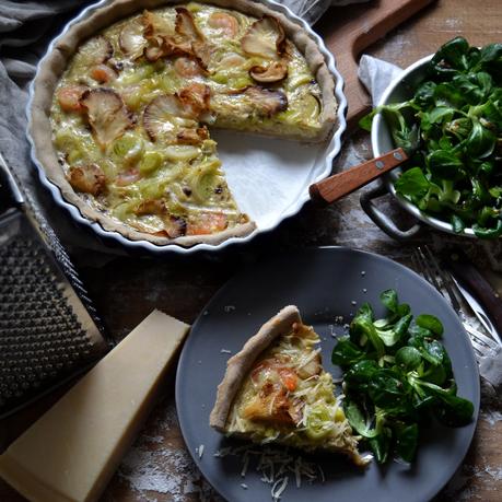 PASTEL DE SETAS Y GAMBAS CON ENSALADA DE CANÓNIGOS A LA MOSTAZA ANTIGUA