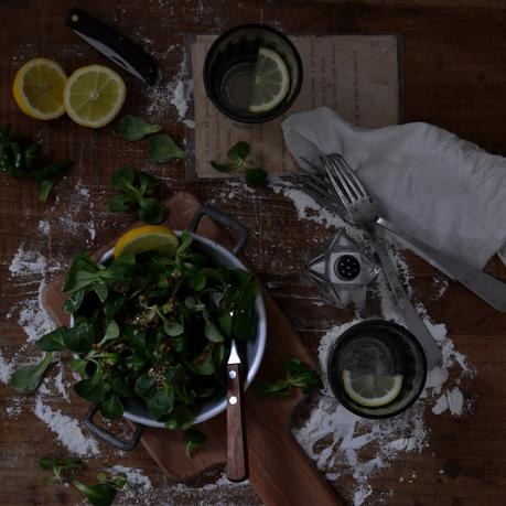 PASTEL DE SETAS Y GAMBAS CON ENSALADA DE CANÓNIGOS A LA MOSTAZA ANTIGUA