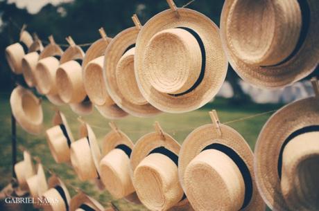 Detalles para invitados para una boda al aire libre Sombreros de paja