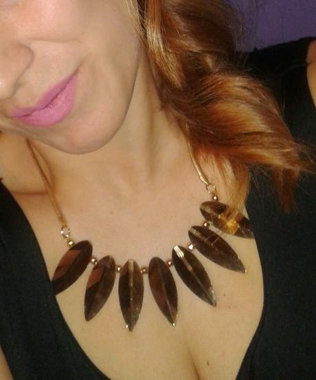 collar dorado de vestir