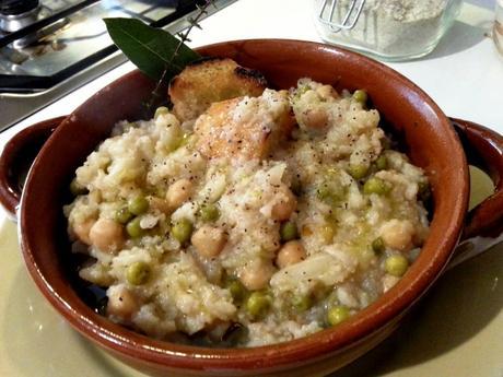 Sopa de coliflor, garbanzos y guisantes con picatostes sopagarbanzoscoliflor