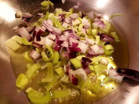 Sopa de coliflor, garbanzos y guisantes con picatostes sopagarbanzoscoliflor1