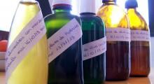 tarros con aceites macerados diferentes