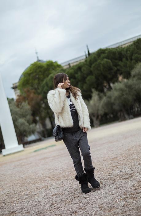 street style barbara crespo fur coat white boyfriend pants ugg boots fashion blogger outfit blog de moda street style barbara crespo fur coat white boyfriend pants ugg boots fashion blogger outfit blog de moda