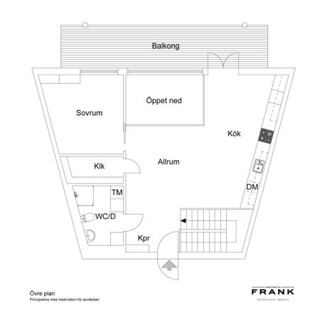 kilim patchwork grandes ventanales Dúplex de gran altura y ventanales diseño de duplex aticos decoración sueca decoración nórdica decoración en neutros decoración áticos casas suecas blog decoracion interiores 