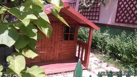 Casita de madera FELIX para niños instalada por los propios clientes en MADRID