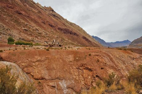 Al lado del puente hay cinco fuentes termales  con agua de temperaturas que van desde los 33 hasta los 38 °C; las mismas se denominan: Venus, Marte, Saturno, Mercurio y Champagne. Foto: Sara Gordón