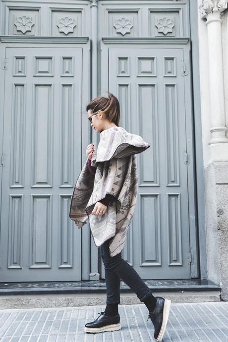 Aztec Print Aztec_poncho-Outfit-Burgundy_Jumper-Oxfords-Black_Jeans-Street_Style-28