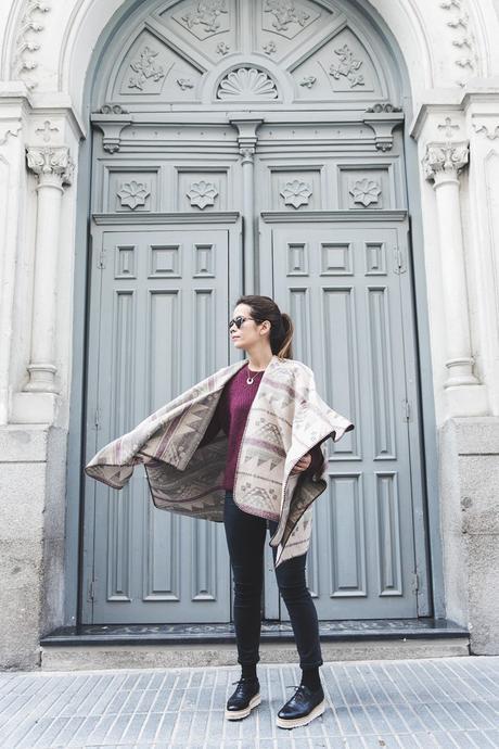 Aztec Print Aztec_poncho-Outfit-Burgundy_Jumper-Oxfords-Black_Jeans-Street_Style-12