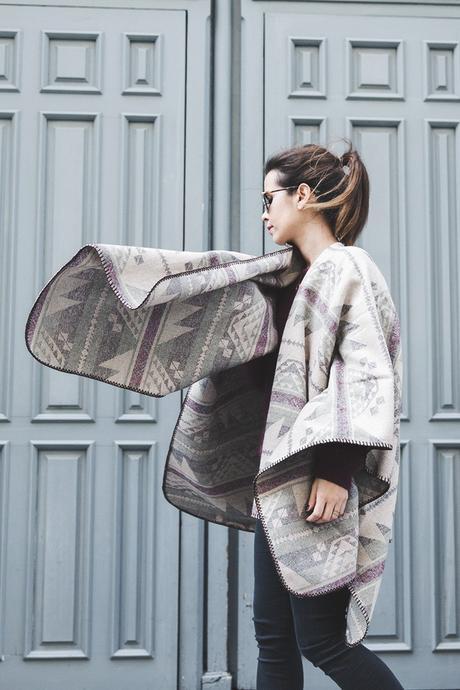 Aztec Print Aztec_poncho-Outfit-Burgundy_Jumper-Oxfords-Black_Jeans-Street_Style-25