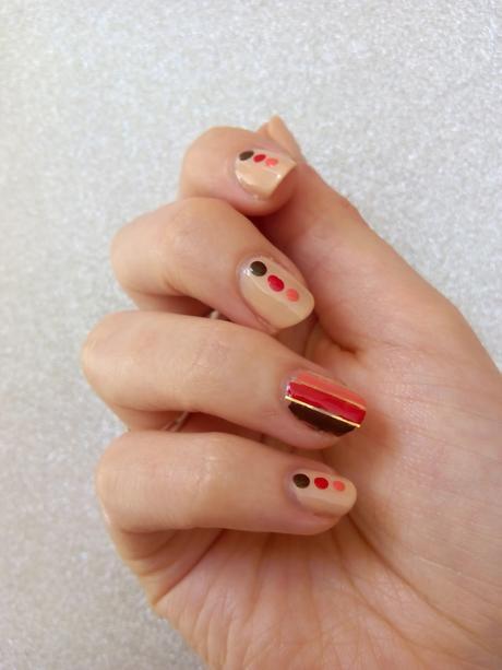 Nude con nail tapes Nude con nail tapes