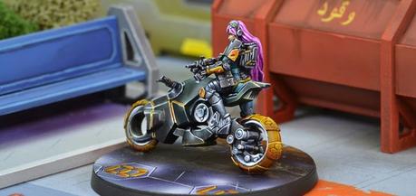 Cazarrecompensas en moto para Mercenarios(Infinity)