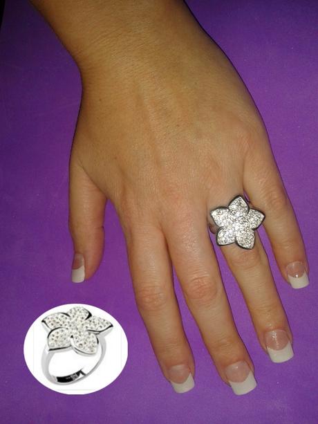 anillo flor blanca