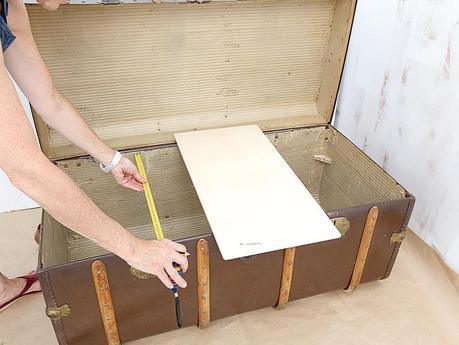 De baúl reciclado a estantería