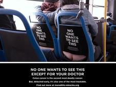Original campaña contra cáncer colón autobuses Chicago