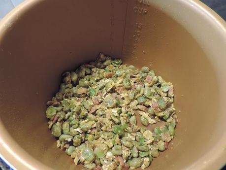 Revuelto de habas y bacon.