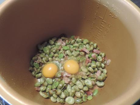 Revuelto de habas y bacon.