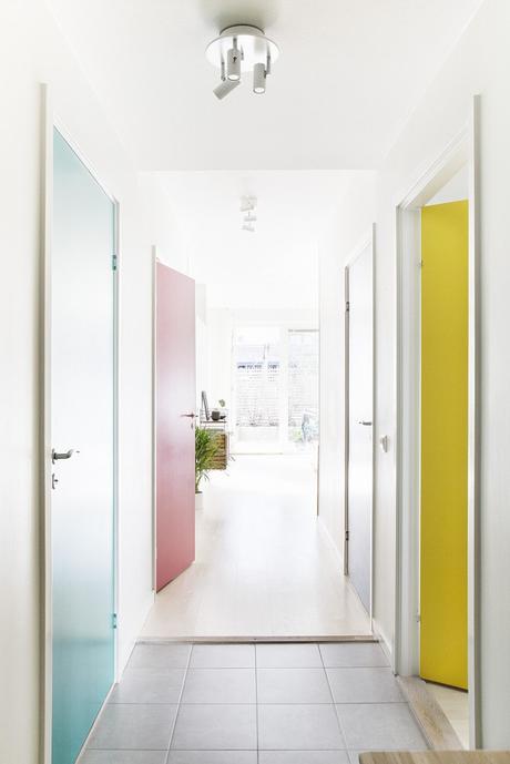 Pintando puertas de color Pintando puertas de color