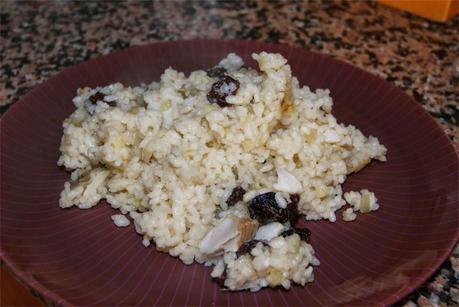 arroz con merluza y pasas