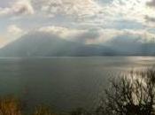 Lago Atitlan (Guatemala) bello paisaje chapin