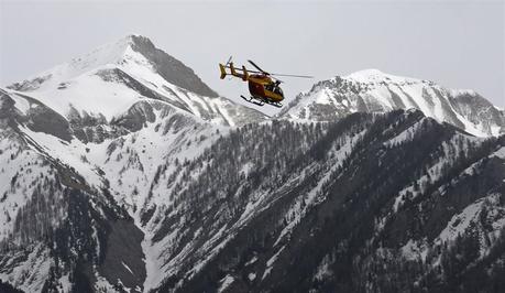 Seyne les Alpes accidente aereo - dibujando periodistas