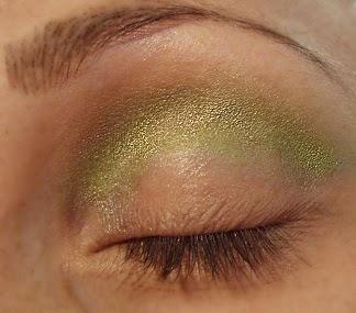 MAQUILLAJE VERDE/MORA