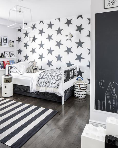 Decorar con papel pintado de estrellas; Originalidad para los dormitorios.