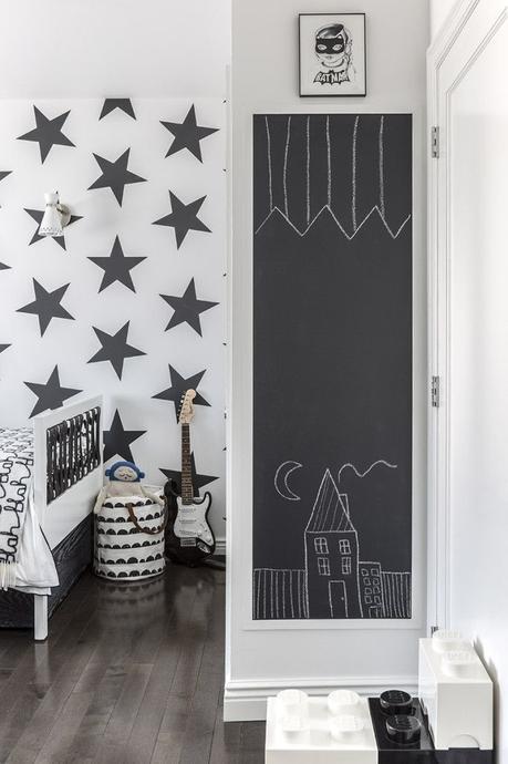 Decorar con papel pintado de estrellas; Originalidad para los dormitorios.