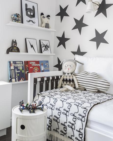 Decorar con papel pintado de estrellas; Originalidad para los dormitorios.