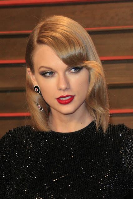 Ocho momentos en los que Taylor Swift eligió usar pintalabios rojo.