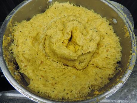 Pan integral de zanahoria con bebida de soja y semillas de sésamo, amapola y lino.