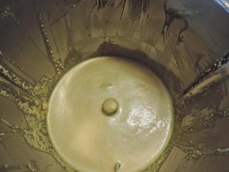 Pan integral de zanahoria con bebida de soja y semillas de sésamo, amapola y lino.