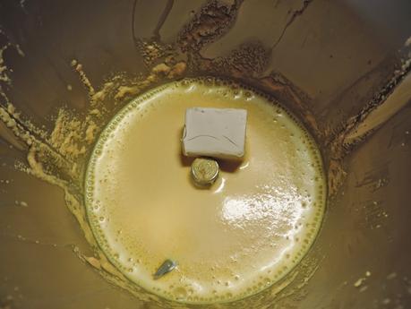 Pan integral de zanahoria con bebida de soja y semillas de sésamo, amapola y lino.