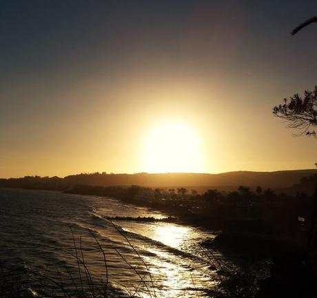 Atardecer en Bahía Feliz