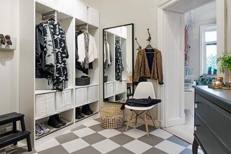 deco-pequeno-piso-vestidor-mas-es-menos-madera-blanco