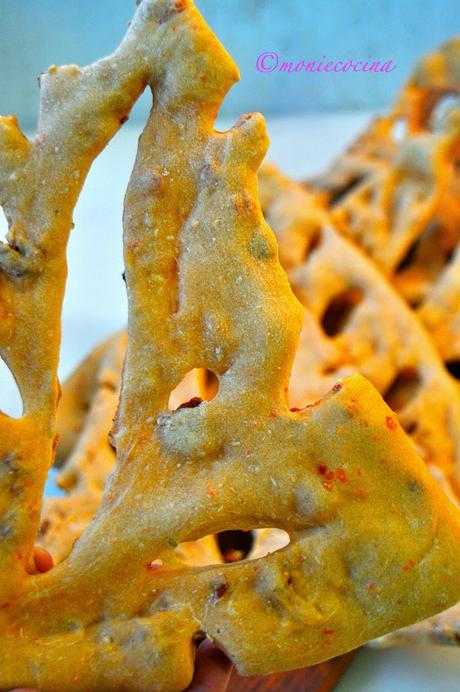 FOUGASSE DE TOMATES SECOS Y ANCHOAS